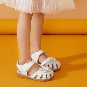 Kids White Leather Closed-toe Sandals with Flower Design